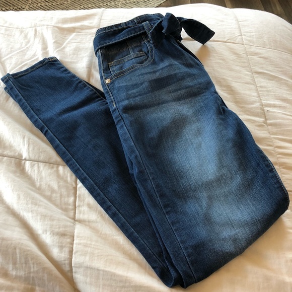 Almost Famous Belted Jeans - Picture 2 of 7